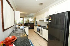 3BR Home with Pool Near Shops, M5 & Train Stations - Image 5