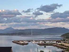 Apartment with fantastic views in Narvik - Image 2