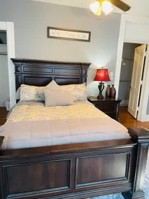Lg Pvt Apt in the heart of SL. Short walk to lake - Image 5
