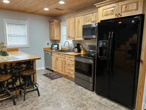 5 bedroom, 3 bath, sleeps 14, Port Huron hub point - Image 2