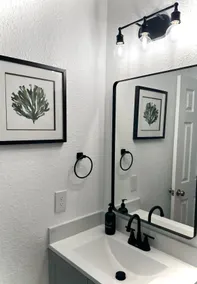 Cozy modern oasis near Six Flags/ UTSA/Seaworld - Image 5