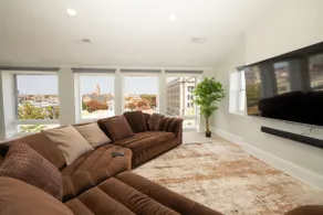 Spacious PennStation Downtown Penthouse W/ Parking - Image 3