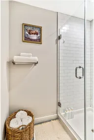 Newly Renovated cozy apartment - Image 5
