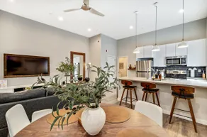 Newly Renovated cozy apartment - Image 2