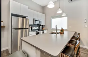 Newly Renovated cozy apartment - Image 4