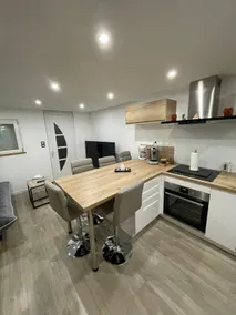 Renovated apartment with air conditioning - Image 4