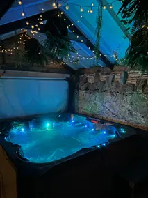 Cozy 3-Bed Cottage with Hot Tub - Image 2