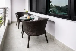 Stylish 2BR Apartment Near Airport - Image 5