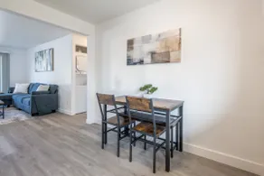 Modern 2 Bedroom Apartment with Washer & Dryer - Image 4