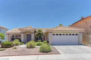 Oasis. Freshly Remodeled Pool Home! - Image 3
