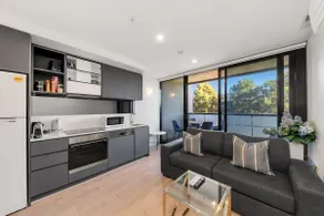 Stylish Apartment in Canberra CBD - Image 5