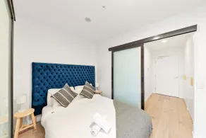 Stylish Apartment in Canberra CBD - Image 4