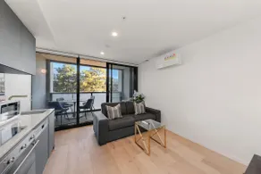 Stylish Apartment in Canberra CBD - Image 3