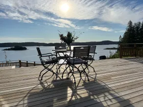 Luxury front row cottage with private jetty - Image 4