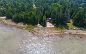 Luna - Lake Huron Escape Near Mackinac - Image 2