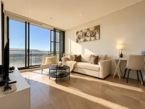 Chic 2 bedroom condo steps to Darling Harbour - Image 4
