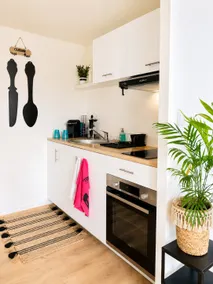 Charming bungalow with A/C and private courtyard - Image 2