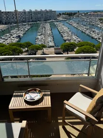 7th floor – Facing the port and the sea+parking - Image 2