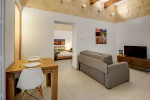 Valletta Maisonette - 2 Balconies, super location - Image 2