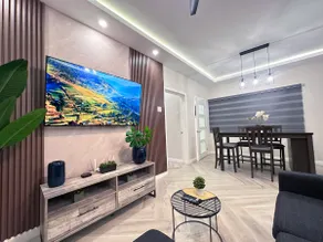 Modern Luxury 1BR Condo in Kingston - Image 2
