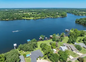 Charming Lake Athens Waterfront Cottage - Image 2