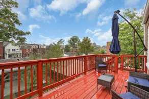 Spacious 3-Bedroom with King Bed & Prime Location - Image 3