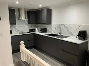 Riverside Apartment - Image 5