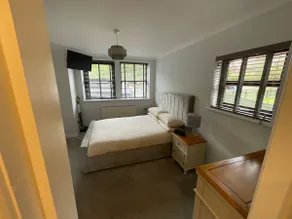 Riverside Apartment - Image 3