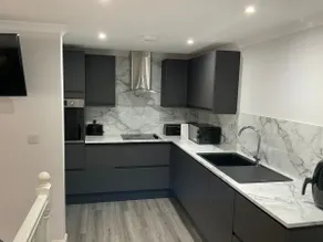 Riverside Apartment - Image 4