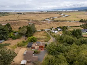 Big Bay Cabin- Bay Views, Cozy, Central Location - Image 2