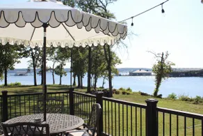 Monkey Island Lakefront Retreat Dock & Hot tub - Image 3