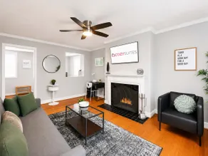Enchanting historic townhouse by CozySuites - Image 3
