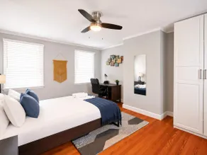 Enchanting historic townhouse by CozySuites - Image 4