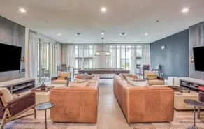 LUX-Longhorn Suite w/Garage + opt car rental - Image 2