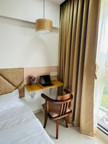 Bay: Private Plush Studio with Hill & Pond View - Image 5