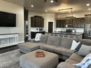 Prairie View Spacious 4 BDR/3.5 BA/2LR - Image 2