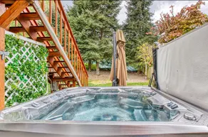 2 Bedroom 1500 sq ft Suite Hot Tub /Sauna /Gym - Image 4