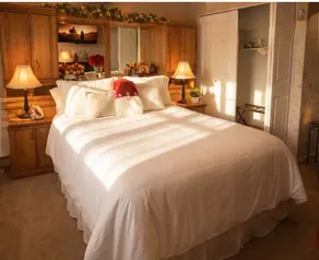 2 Bedroom 1500 sq ft Suite Hot Tub /Sauna /Gym - Image 3