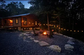 Romantic Cabin Walk to Lake & Dining/Hot tub/Dogs - Image 5