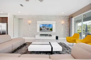 Stylish Family Home Private Pool - Image 2