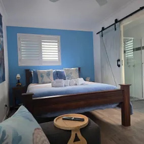 Beachy Bungalow - walk to beach/shops - Image 2