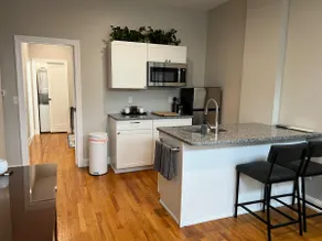 Riverwalk Queen 1 BR 914 n 2nd In Front 1 parking - Image 3