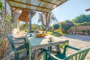 Apartment in a villa with an exclusive garden - Image 2