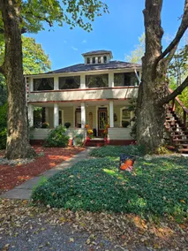 Quaint farmhouse apartment. - Image 2