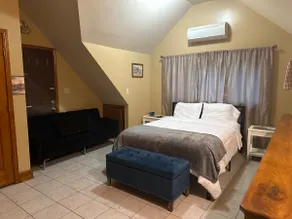 Full kitchen one bedroom 3 beds Unit! - Image 2