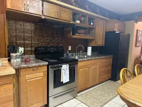 Full kitchen one bedroom 3 beds Unit! - Image 5