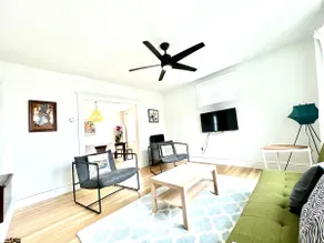 New modern cozy 3BR condo: free parking&near train - Image 3
