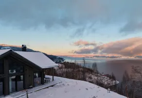 Fjordview Design Lodge • Panoramic Views & Sauna - Image 4
