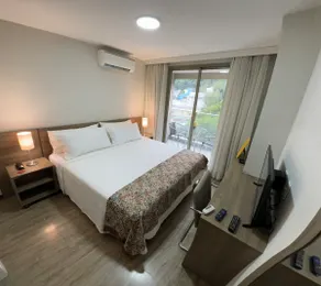 Luxurious King Bed near Riocentro and Farmasi Aren - Image 2