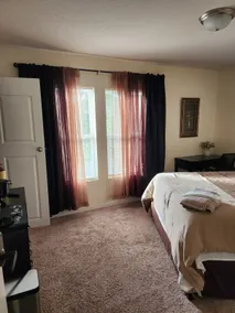Bright, Sunny home * 5 miles from Mermaid Park! - Image 3